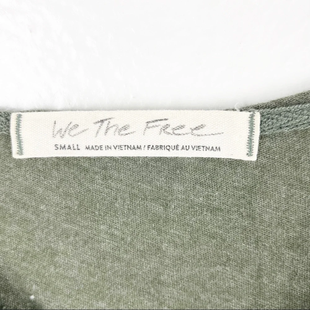 FREE PEOPLE WE THE FREE Green Scoop Neck Slouchy Distressed Snap Cuff Top Small